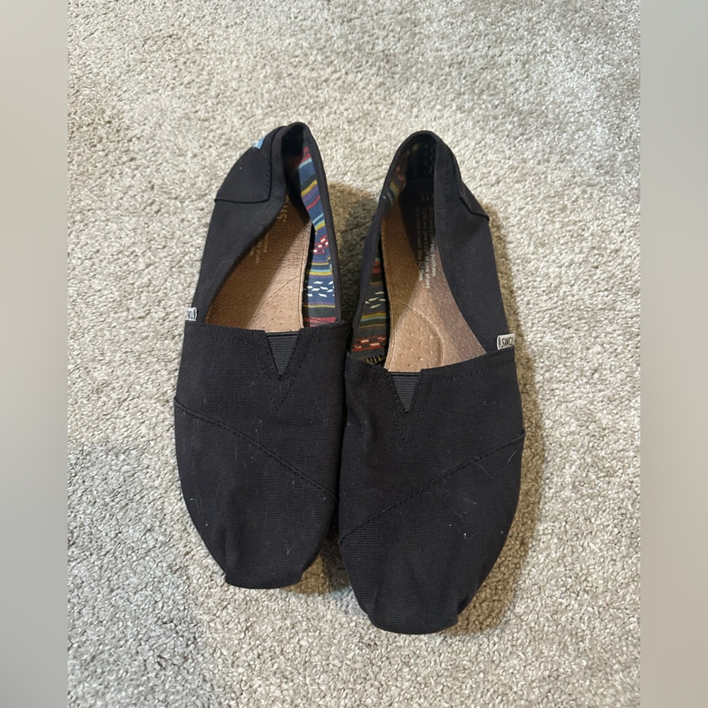 TOMS size 11.